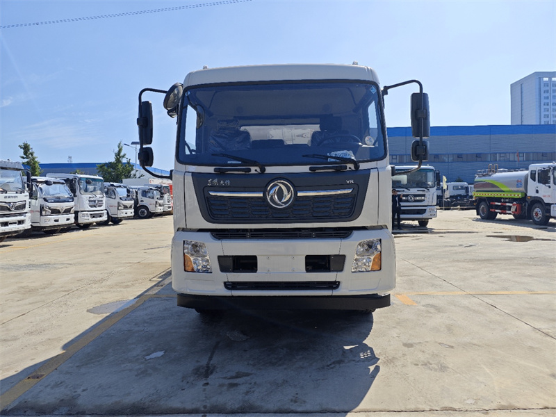 國(guó)六12-14方東風(fēng)天錦灑水車(chē)